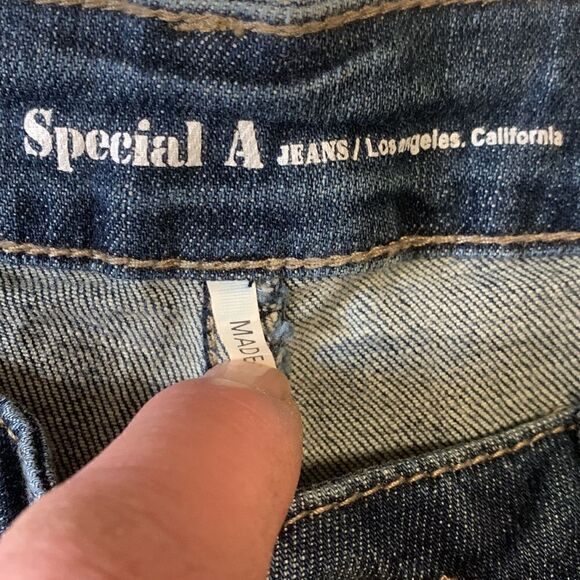 SPECIAL A, Boyfriend Capri, near new condition, very cute detail, cotton/spandex - Picture 2 of 16